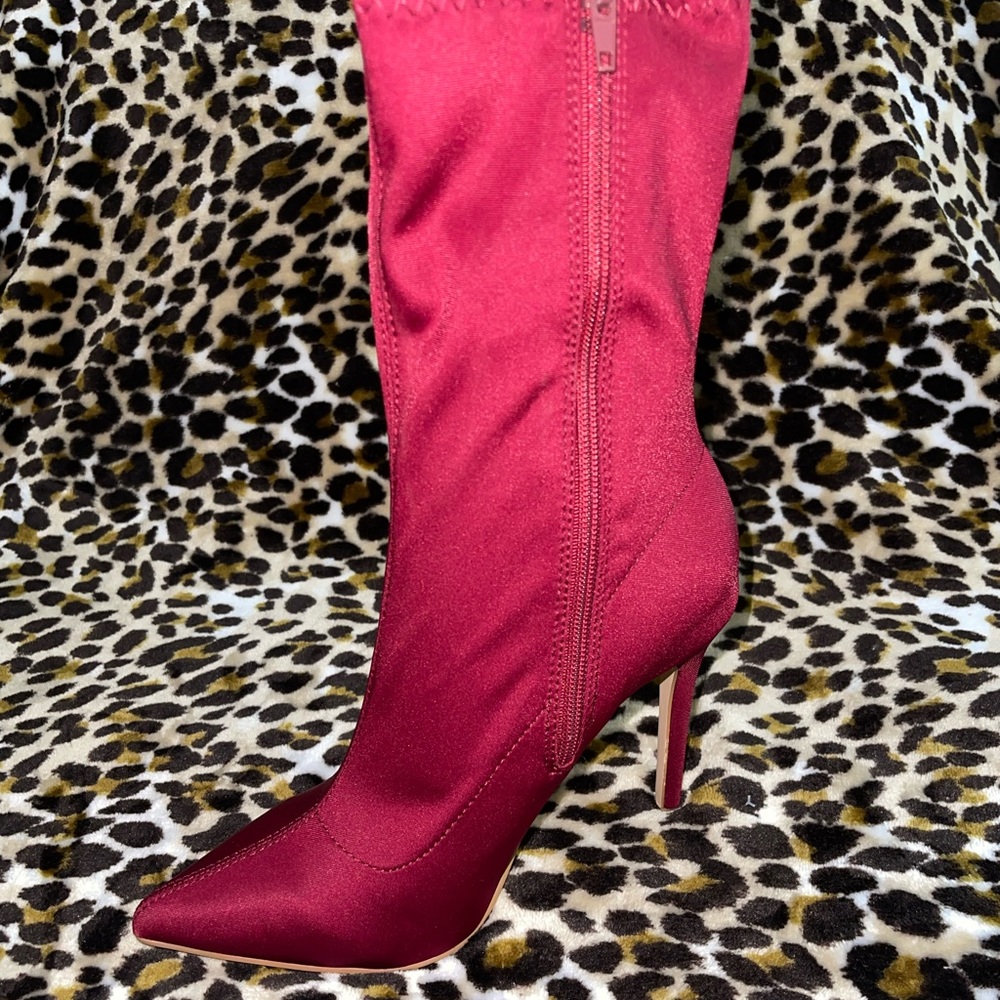 Wine color amazing cute boots 🤗 brand new different sizes